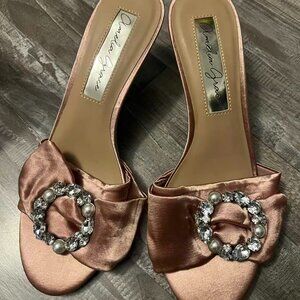 Amelia Grace Stylish Heels  Sizs 7